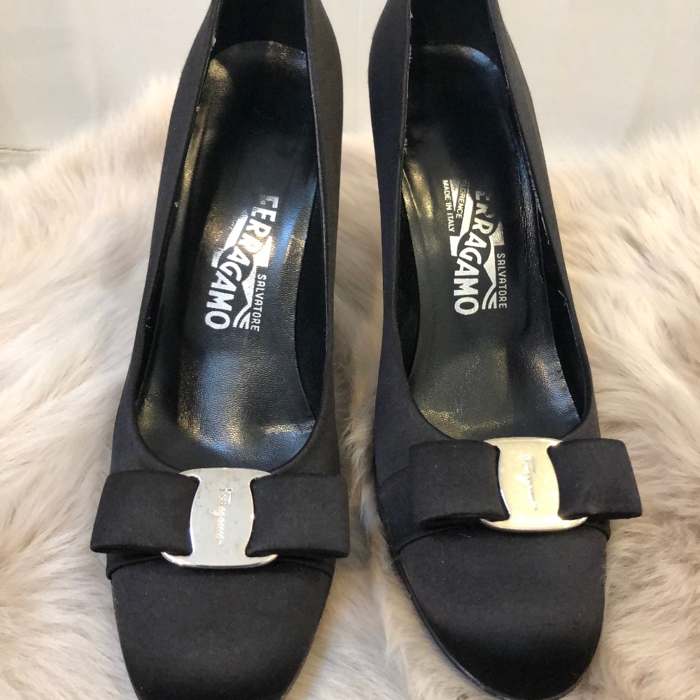 Salvatore Ferragamo Carla Fabric Pumps - Picture 2 of 7